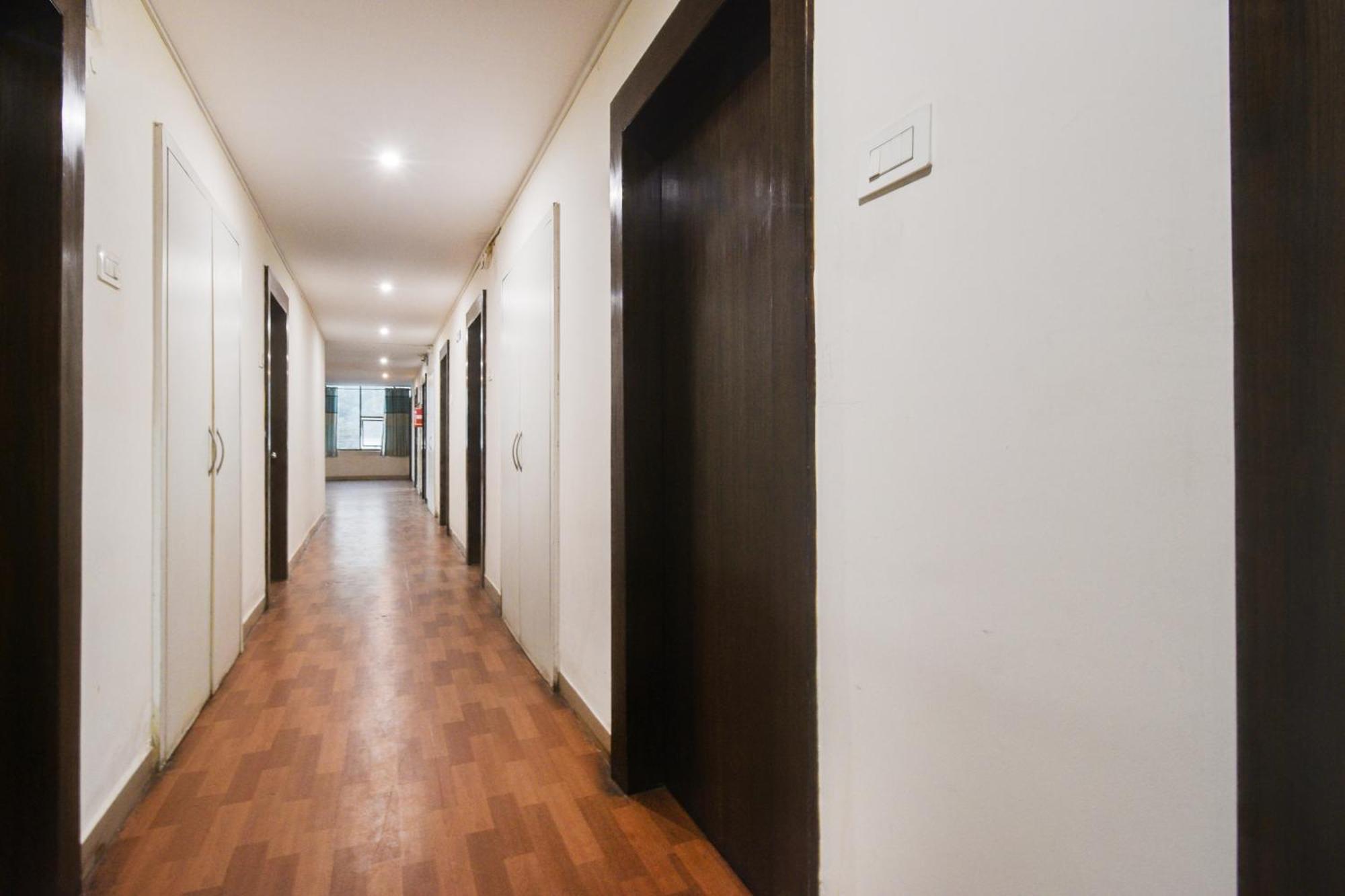 Super Townhouse Madhapur 100 Feet Road Formerly Jkc Grand ハイデラバード エクステリア 写真