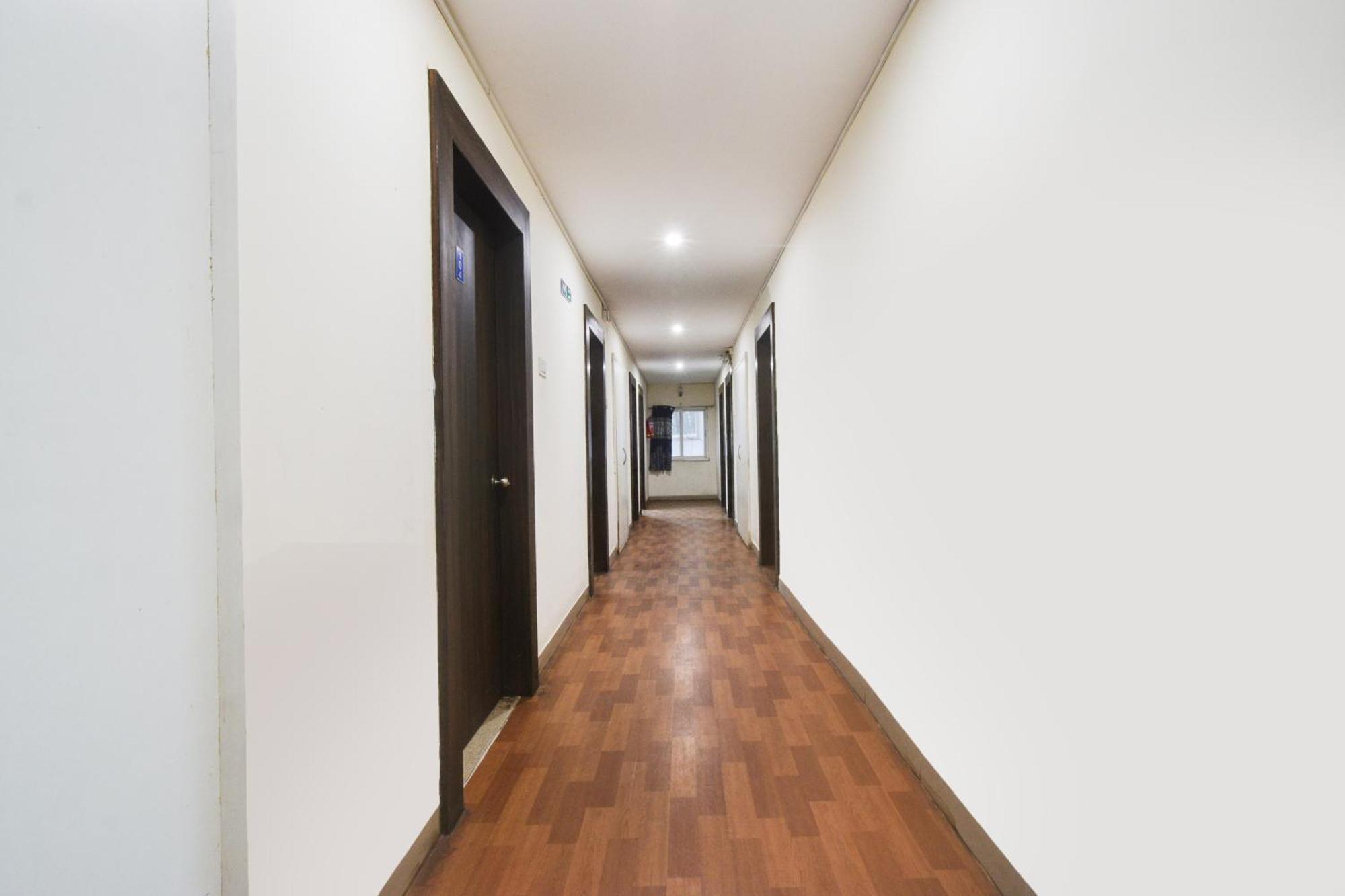 Super Townhouse Madhapur 100 Feet Road Formerly Jkc Grand ハイデラバード エクステリア 写真