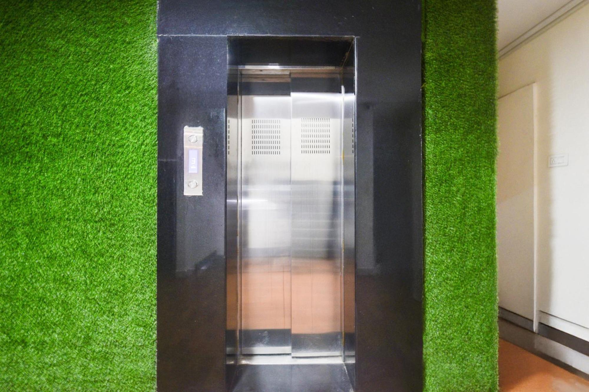 Super Townhouse Madhapur 100 Feet Road Formerly Jkc Grand ハイデラバード エクステリア 写真