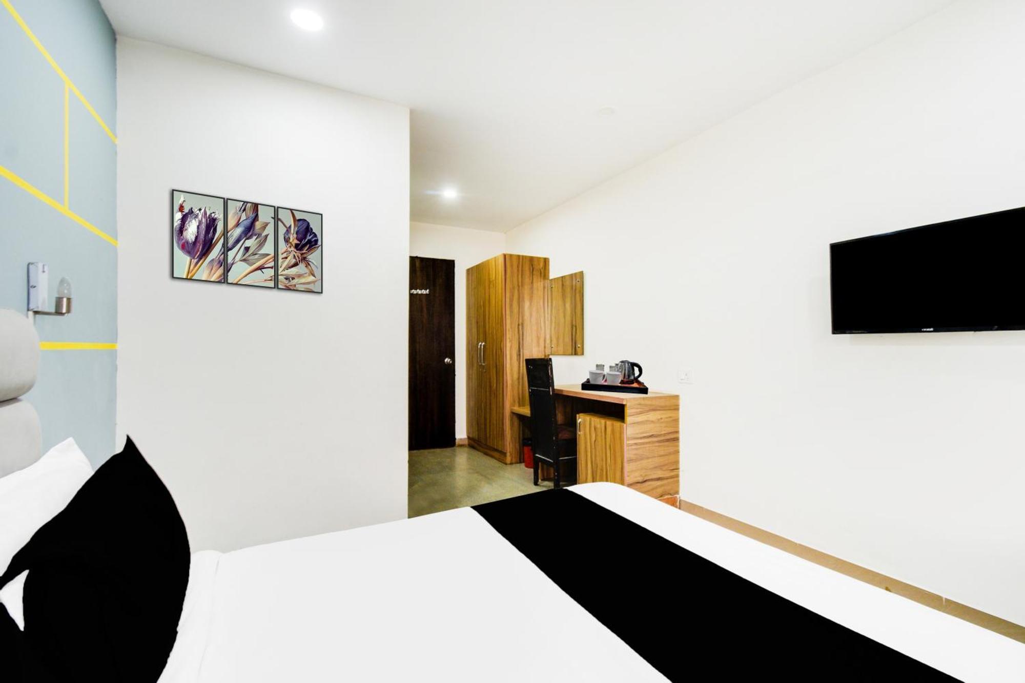 Super Townhouse Madhapur 100 Feet Road Formerly Jkc Grand ハイデラバード エクステリア 写真