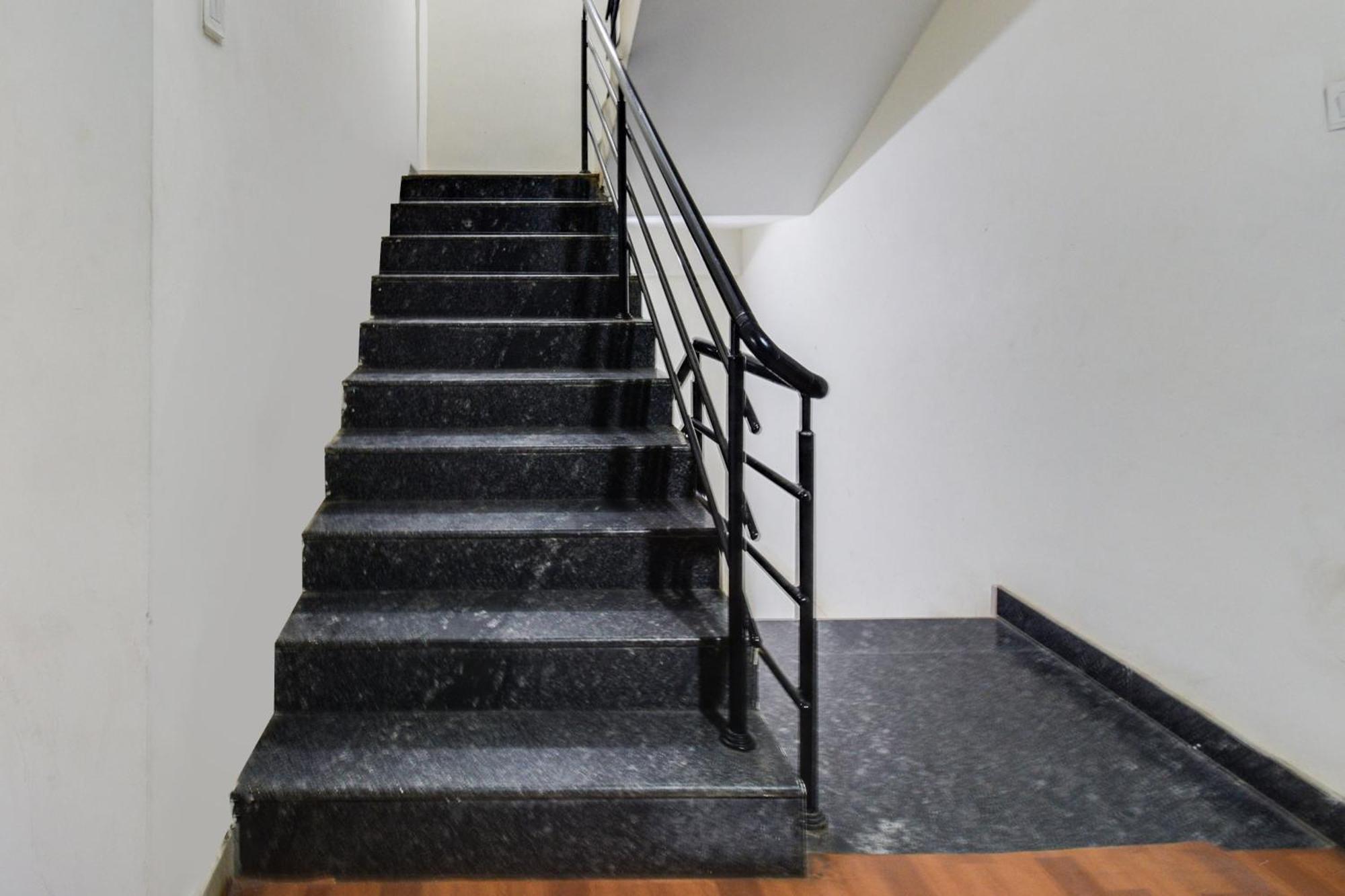 Super Townhouse Madhapur 100 Feet Road Formerly Jkc Grand ハイデラバード エクステリア 写真