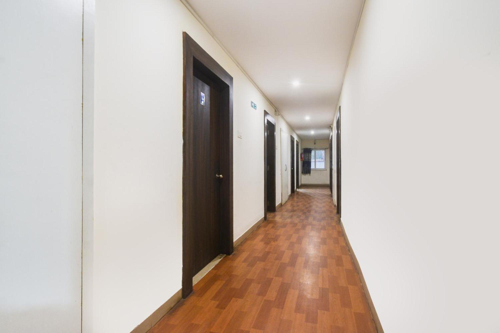 Super Townhouse Madhapur 100 Feet Road Formerly Jkc Grand ハイデラバード エクステリア 写真