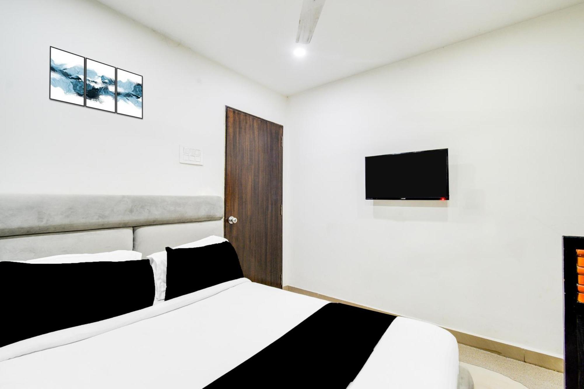Super Townhouse Madhapur 100 Feet Road Formerly Jkc Grand ハイデラバード エクステリア 写真